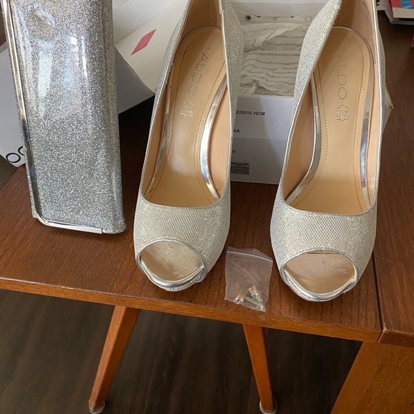 Aldo heels & marching clutch - Picture 3 of 5